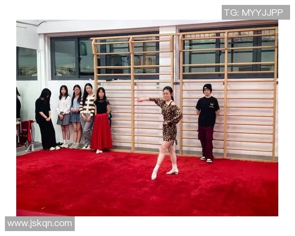 杨娜独家分享街舞心得与技巧助你舞出自信与风采 杨娜独家分享街舞心得与技巧助你舞出自信与风采