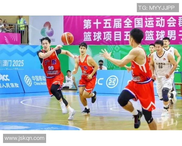 中国明星队与传奇队激情对决展现巅峰对抗赛的魅力与风采 中国明星队与传奇队激情对决展现巅峰对抗赛的魅力与风采